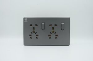Double Universal Socket