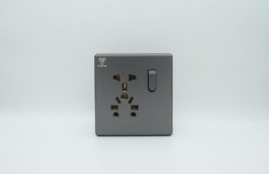 Universal Socket